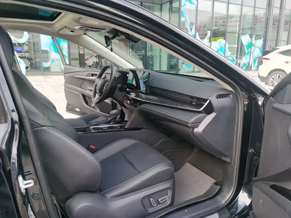 Toyota Camry 2025 — фото 11