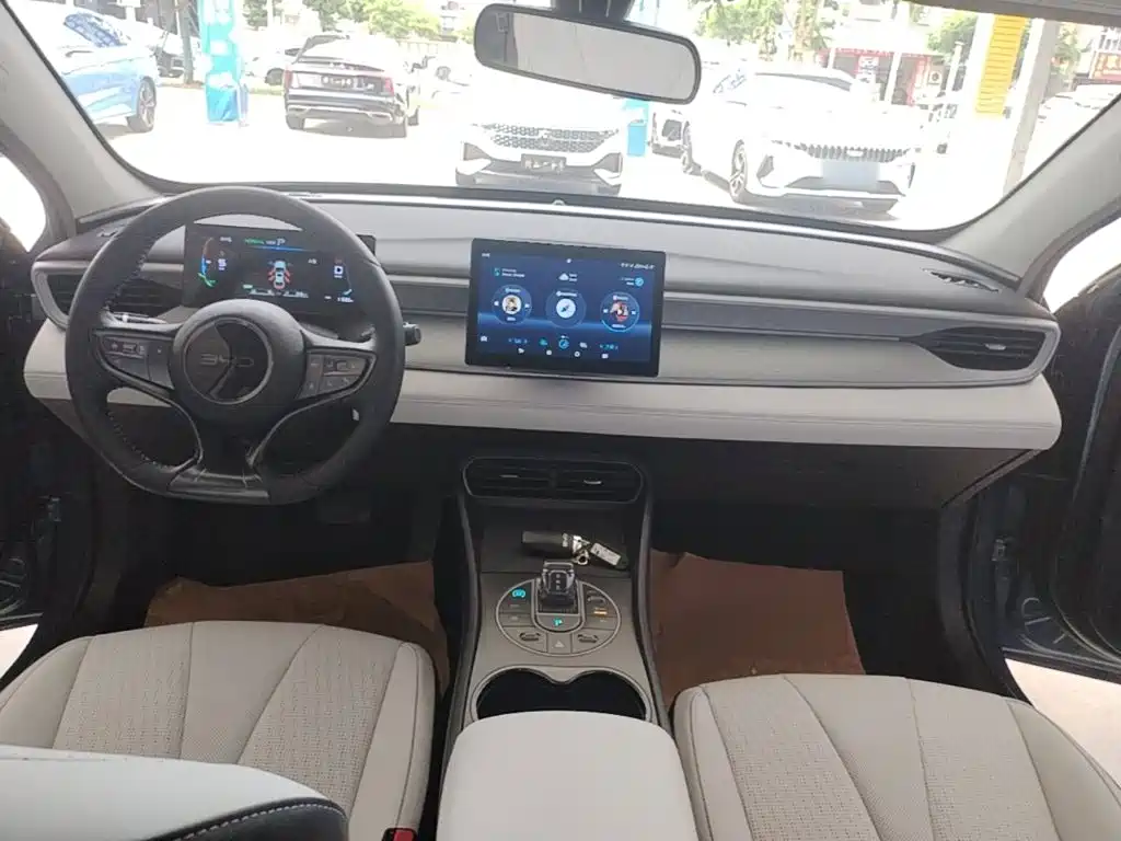 BYD Seal 05 DM-i 2025 — фото 10