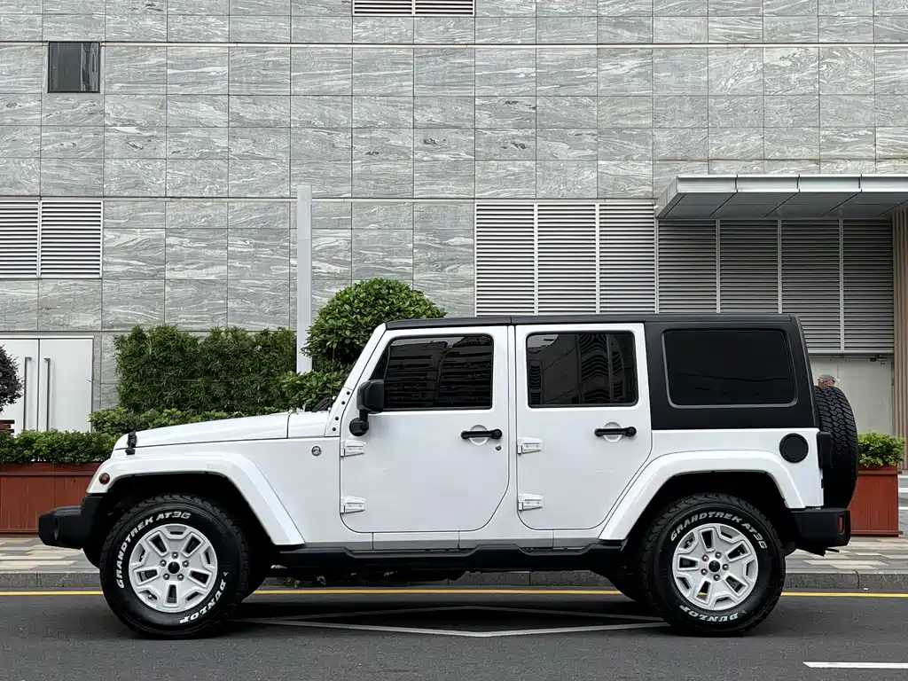 Jeep Wrangler 2016 — фото 4