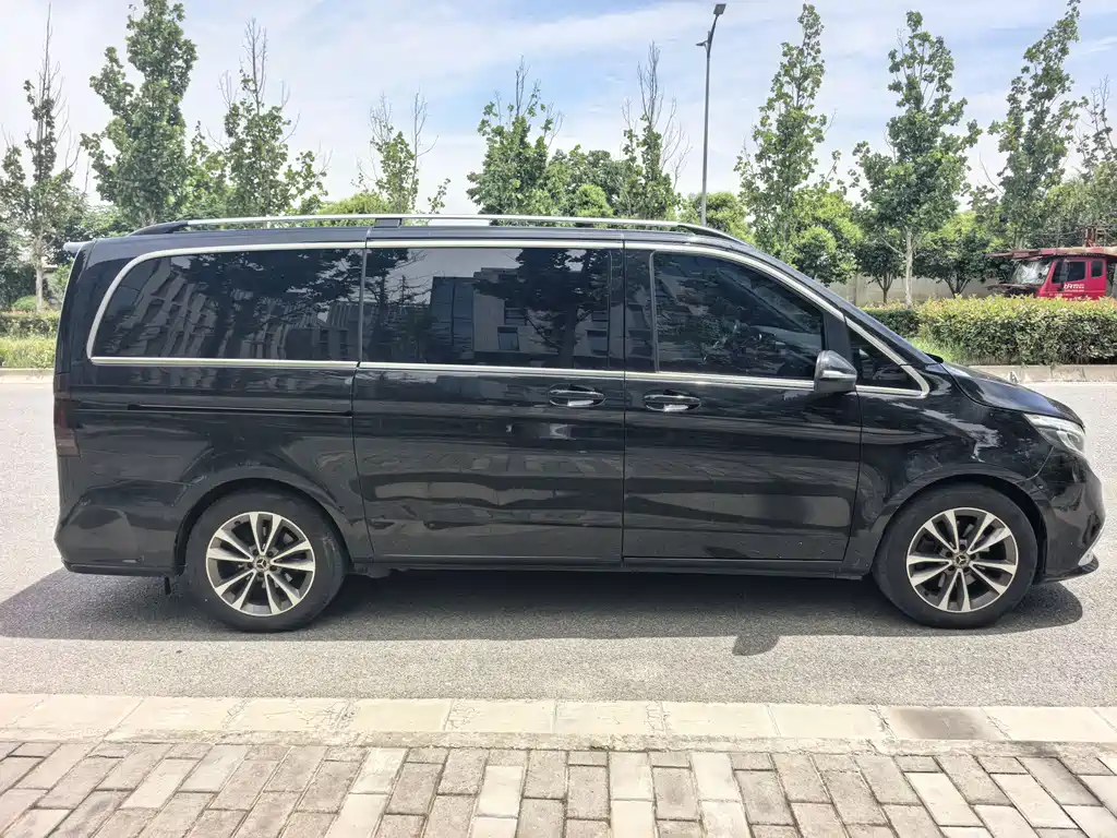 Mercedes-Benz V-Class 2022 — фото 4