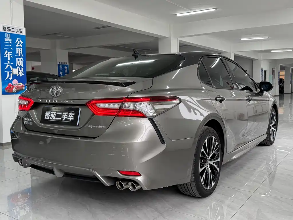 Toyota Camry 2018 — фото 9