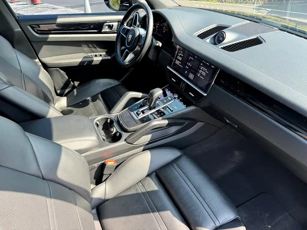 Porsche Cayenne 2019 — фото 11