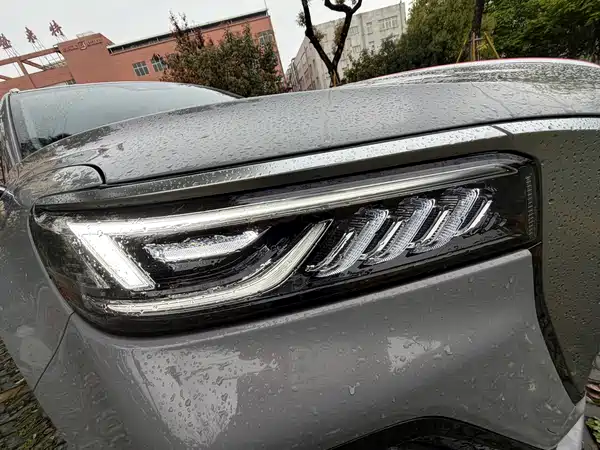 Hongqi HS5 2023