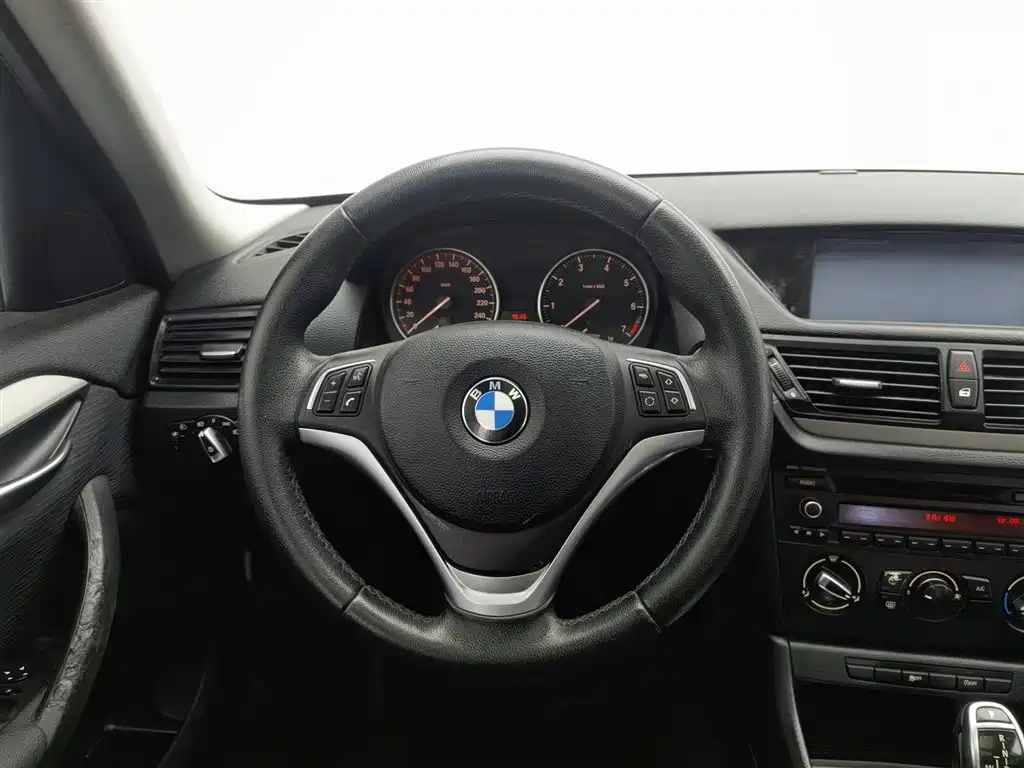 BMW X1 2014 — фото 11