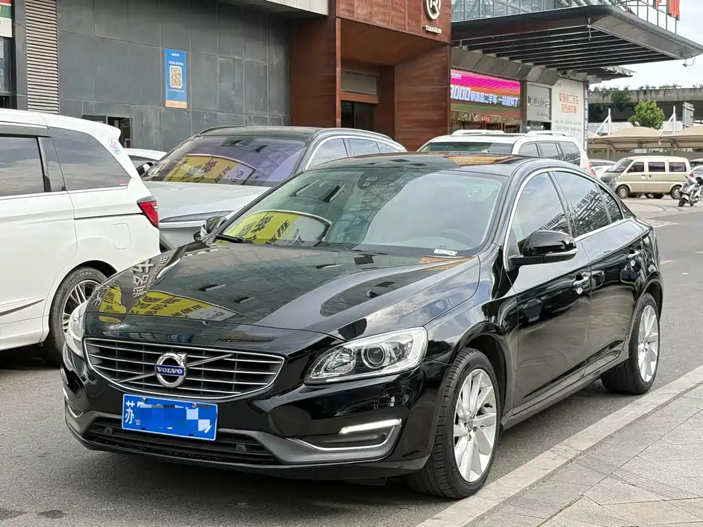Volvo S60 2016 — фото 1