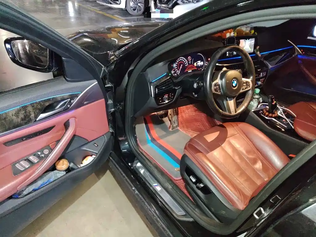 BMW 5 Series 2018 — фото 12