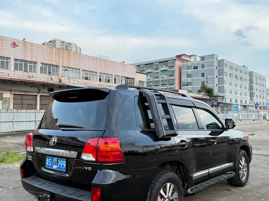 Toyota Land Cruiser 2016 — фото 11