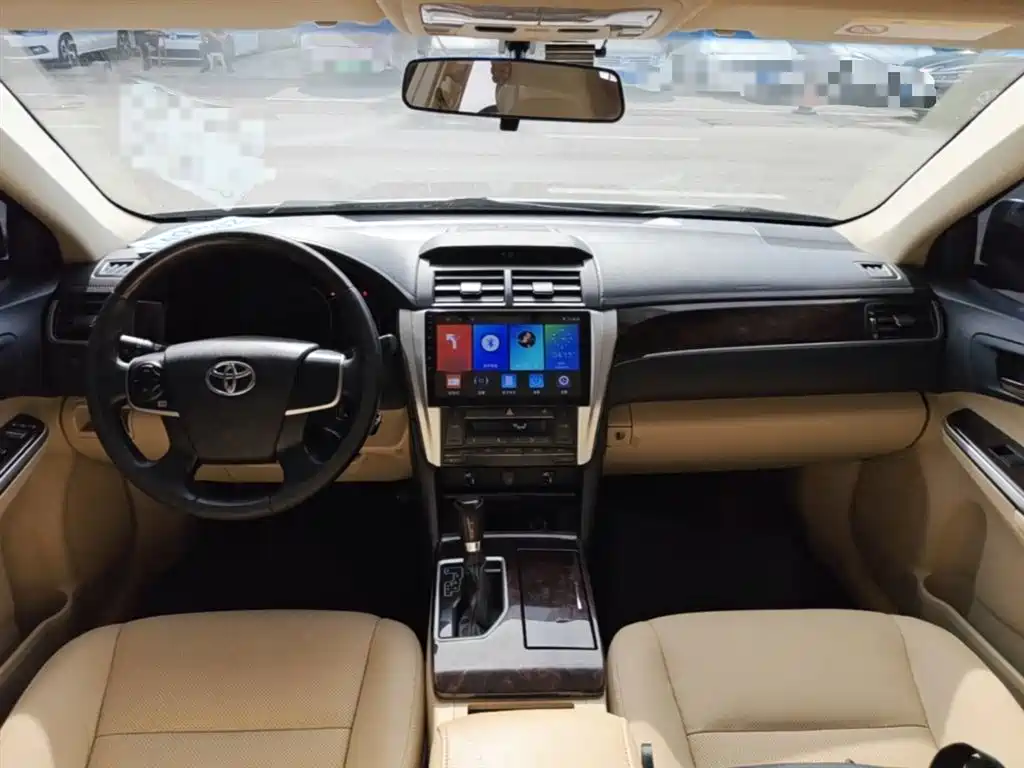 Toyota Camry 2017 — фото 10