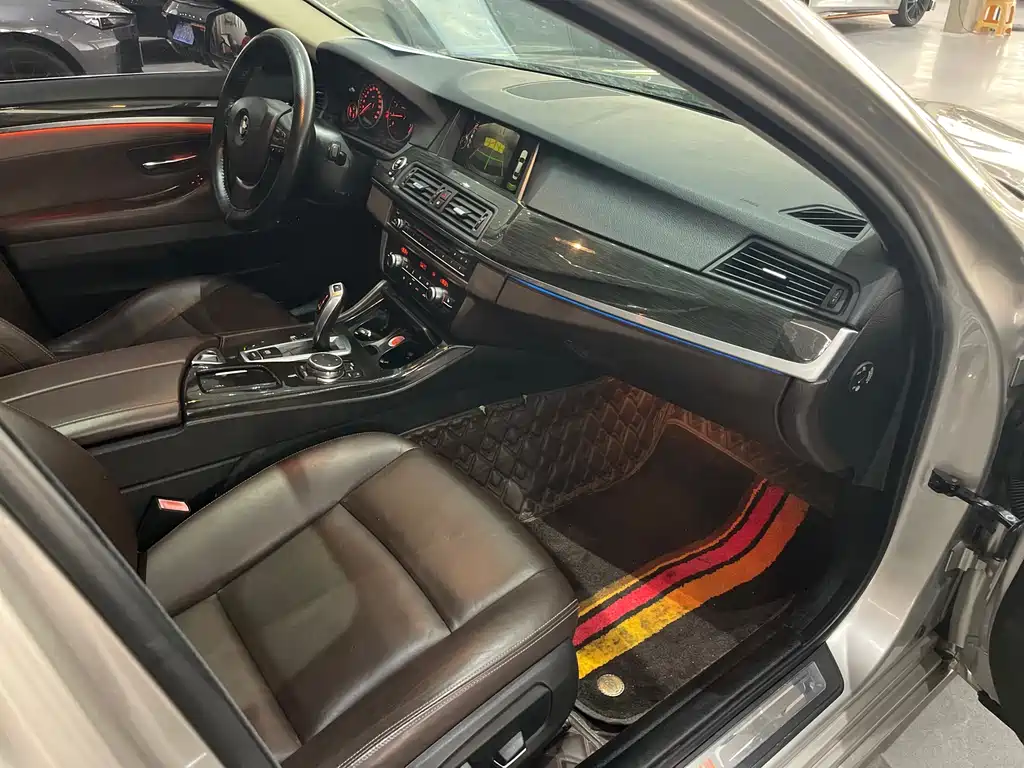 BMW 5 Series 2015 — фото 10