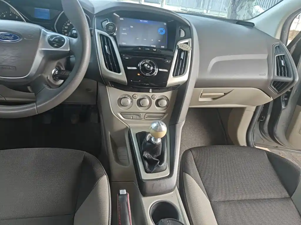 Ford Focus 2014 — фото 13