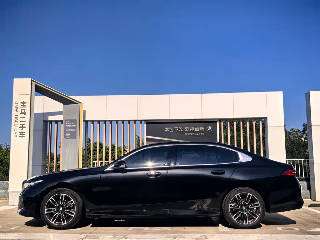BMW 5 Series 2025