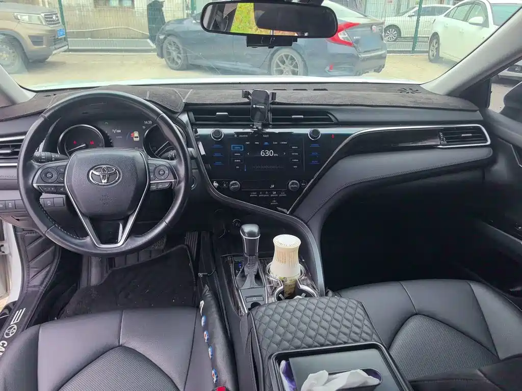 Toyota Camry 2020 — фото 10
