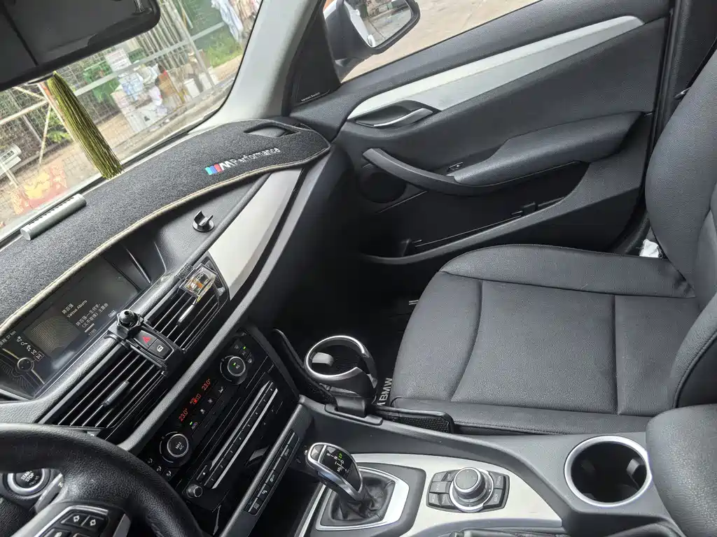 BMW X1 2015 — фото 11