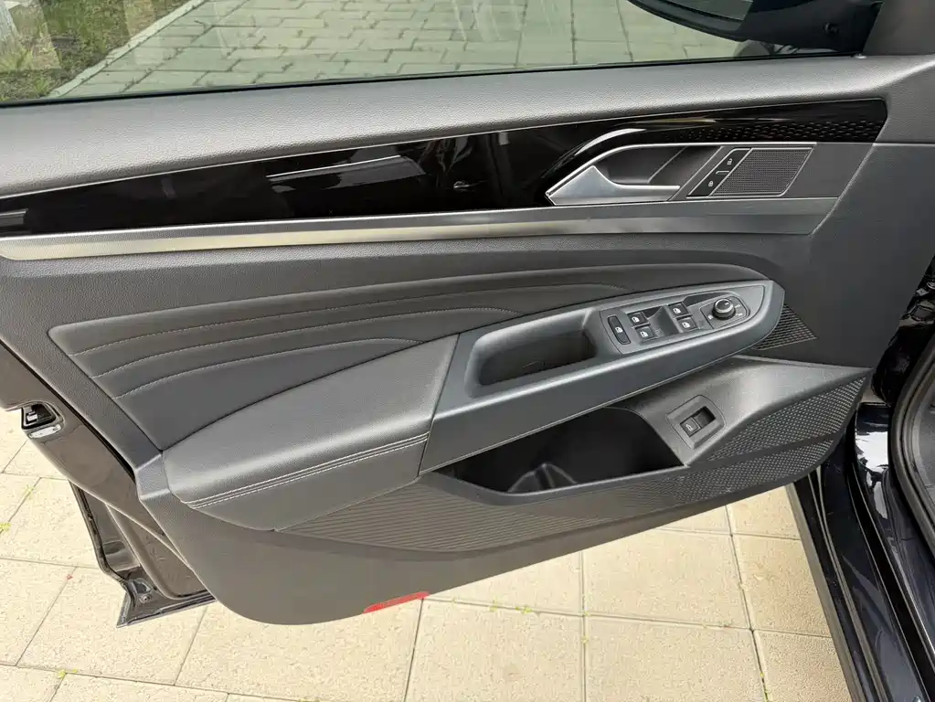 Volkswagen Passat 2023 — фото 12