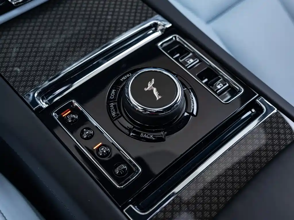 Rolls-Royce Ghost 2023 — фото 18