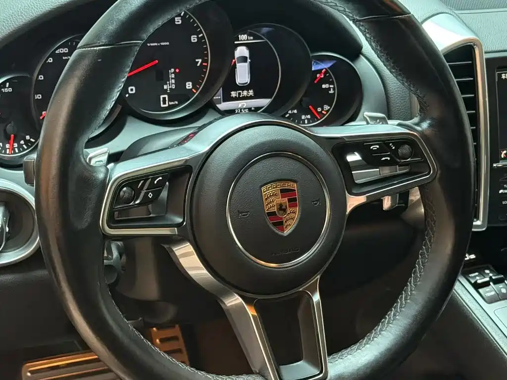 Porsche Cayenne 2016 — фото 3