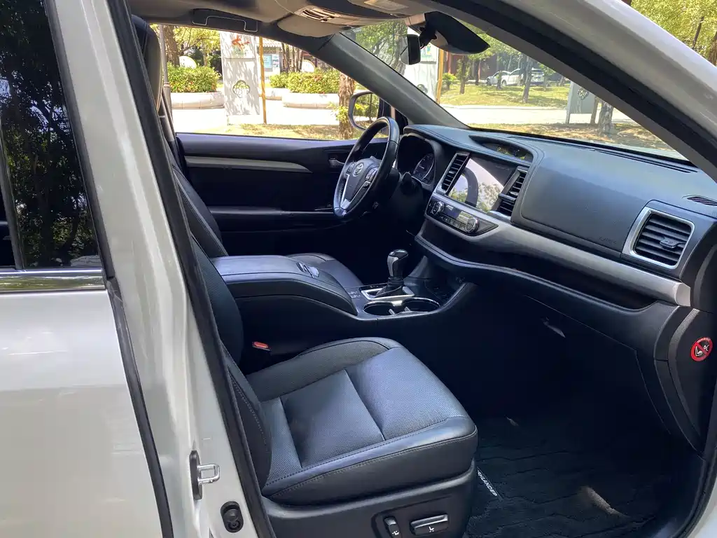Toyota Highlander 2018 — фото 11