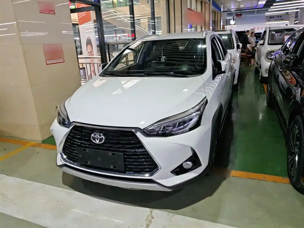 Toyota Yaris L 2021 — фото 1