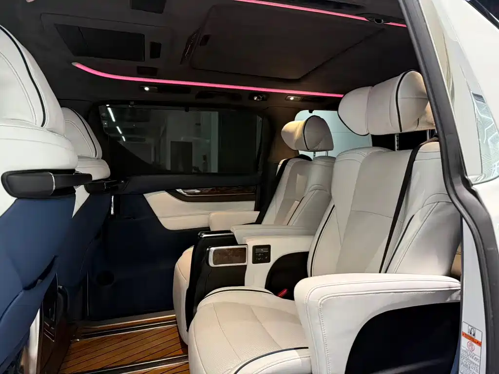 Toyota Alphard 2022 — фото 10