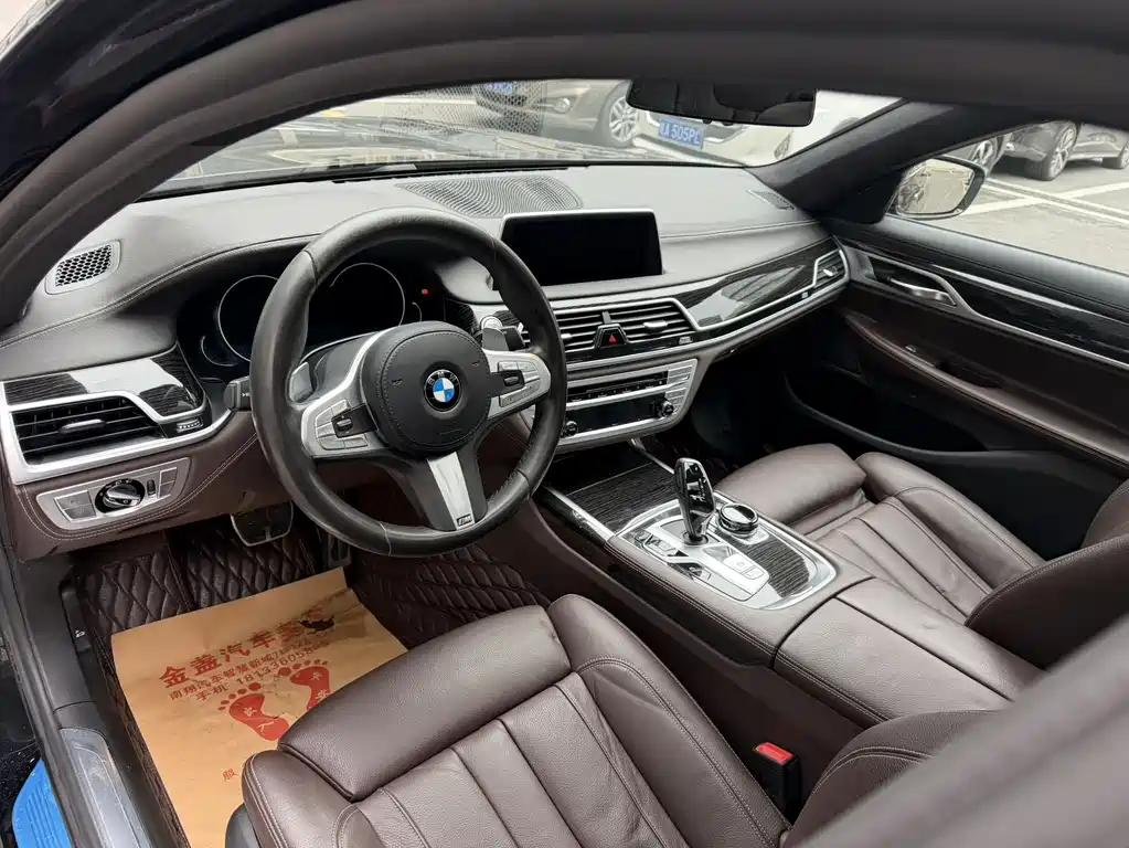 BMW 7 Series 2018 — фото 8