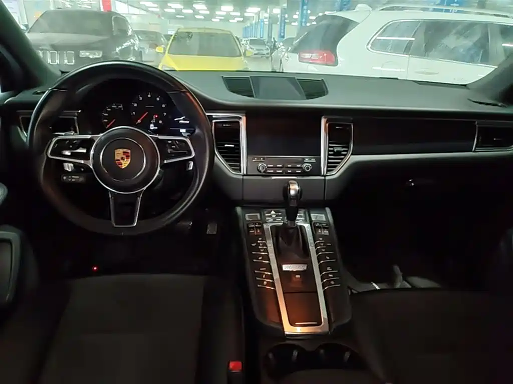 Porsche Macan 2018 — фото 10