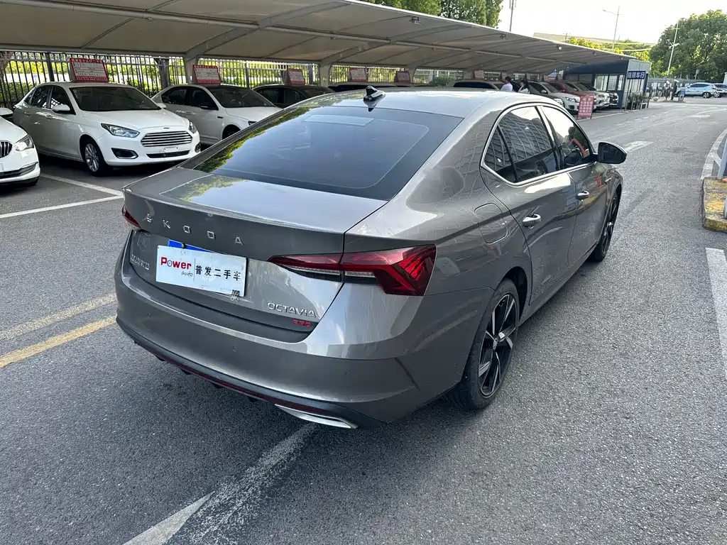 Skoda Octavia 2021 — фото 14