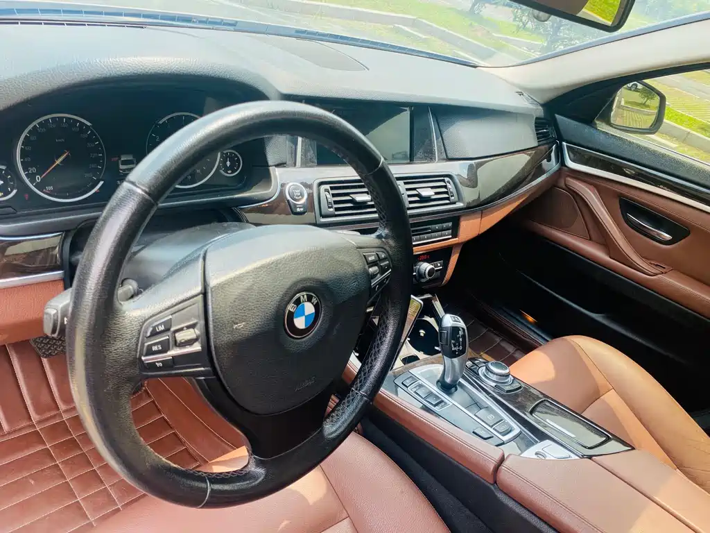 BMW 5 Series 2014 — фото 10