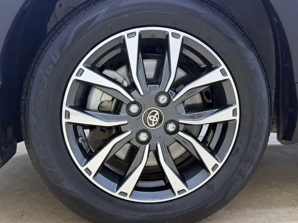 Toyota Yaris L 2022 — фото 22