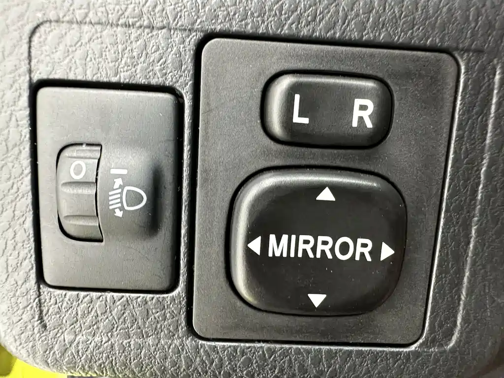 Toyota Yaris L 2022 — фото 12