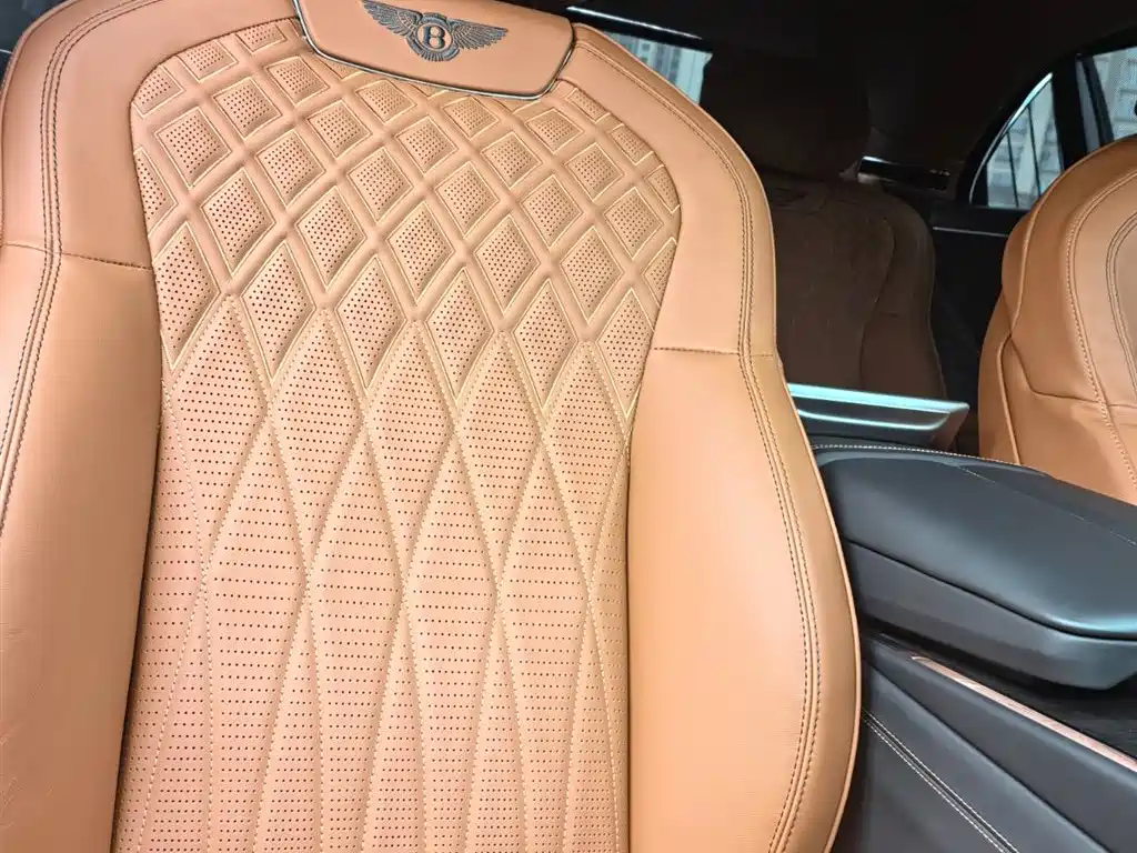Bentley Flying Spur 2023 — фото 18