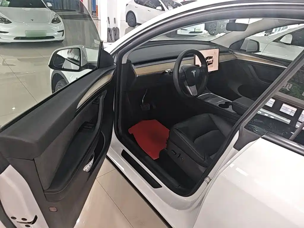 Tesla Model Y 2022 — фото 16