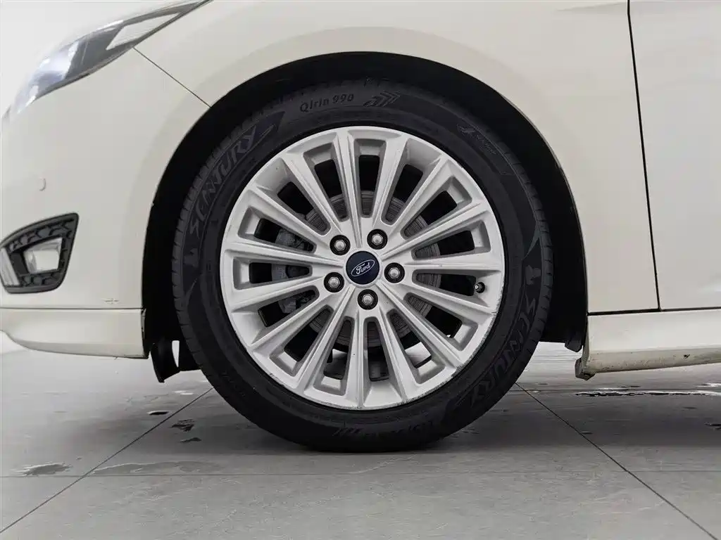 Ford Focus 2015 — фото 17