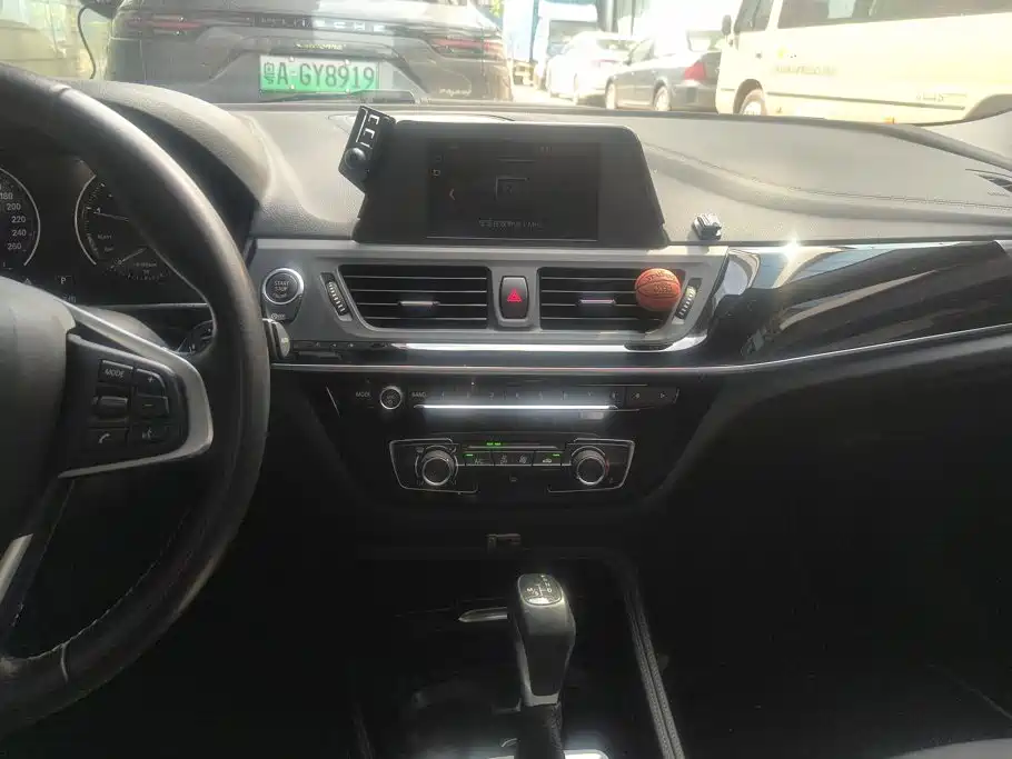 BMW 1 Series 2018 — фото 13