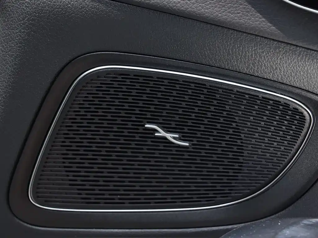 Mercedes-Benz C-Class 2023 — фото 20