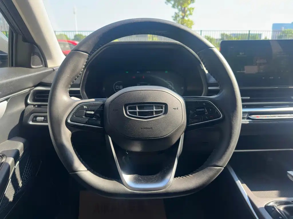 Geely Emgrand 2023 — фото 16