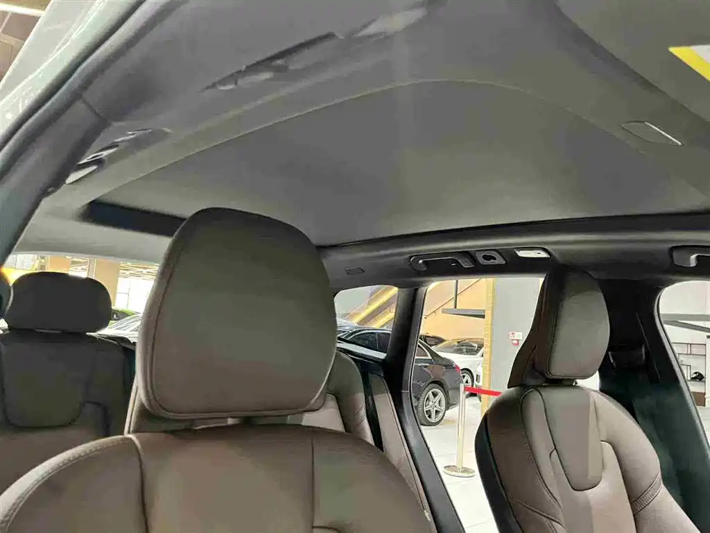 Volvo XC60 PHEV 2025 — фото 17