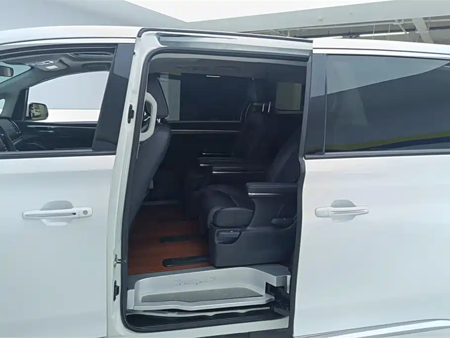 GAC Motor Trumpchi M8 2022 — фото 11