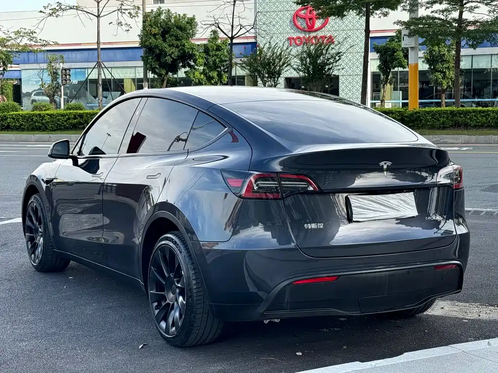Tesla Model Y 2024 — фото 16