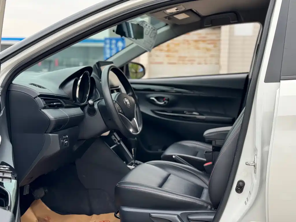 Toyota Yaris L 2022