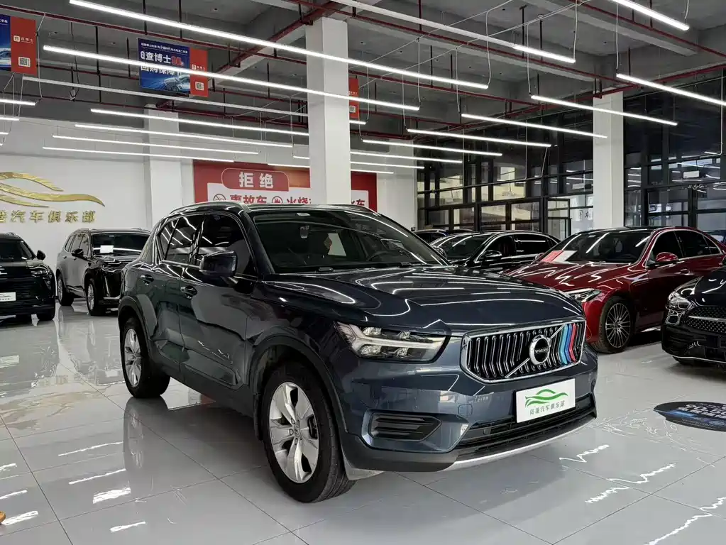 Volvo XC40 2022 — фото 3