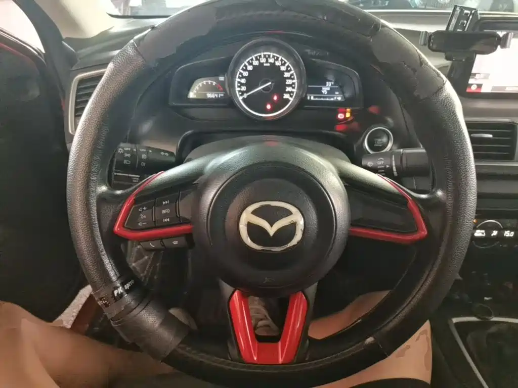 Mazda 3 Axela 2018 — фото 11