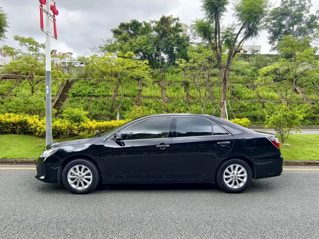 Toyota Camry 2015 — фото 5