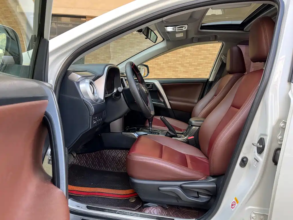 Toyota RAV4 2017 — фото 13