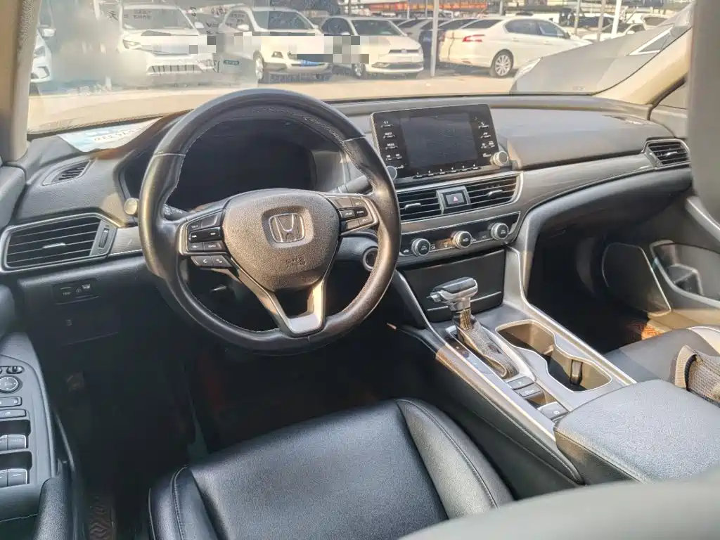 Honda Accord 2020 — фото 10