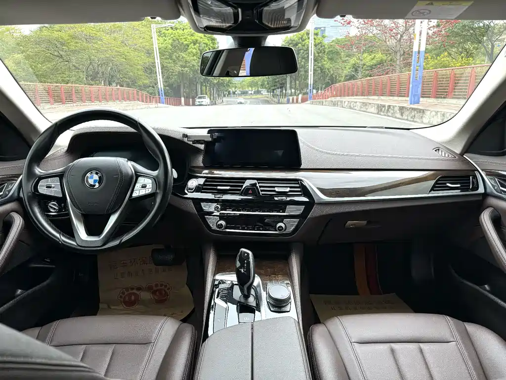 BMW 5 Series 2020 — фото 10