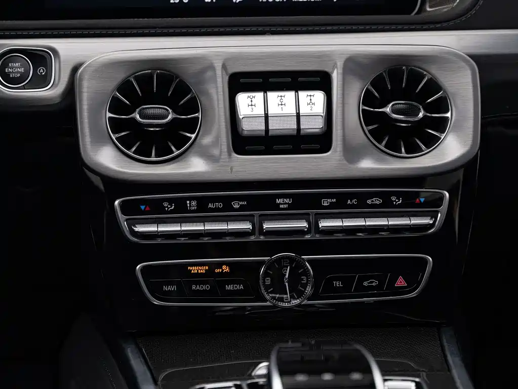 Mercedes-Benz G-Class 2023 — фото 15