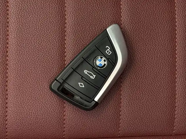BMW 3 Series 2021 — фото 18