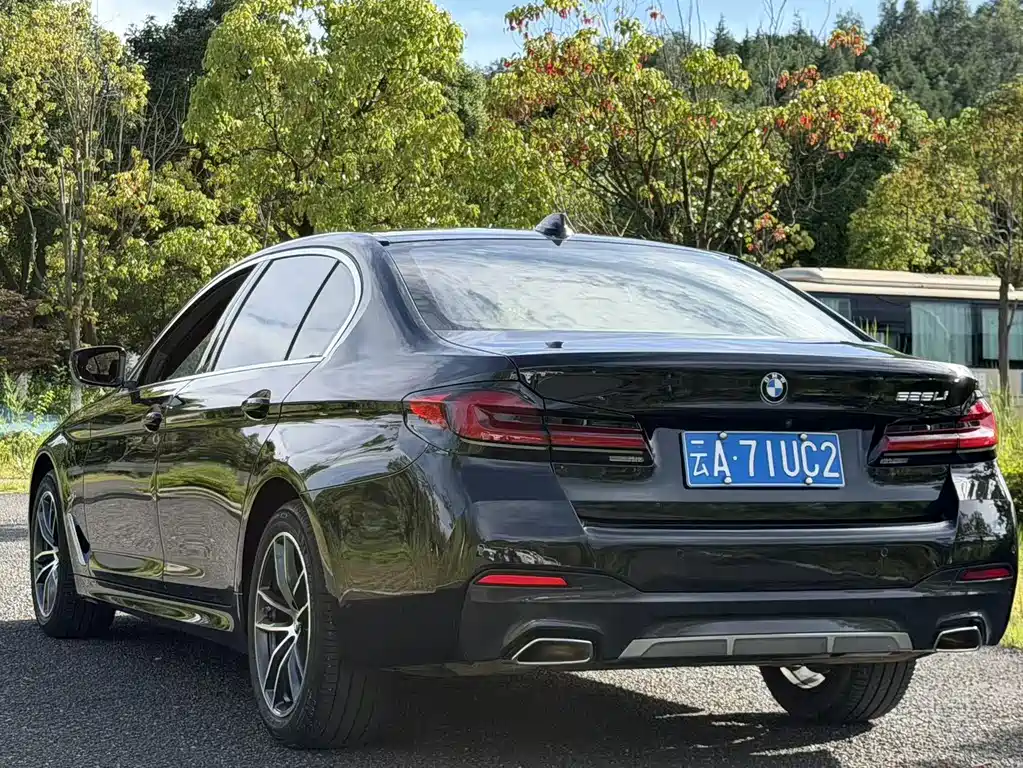 BMW 5 Series 2021 — фото 9