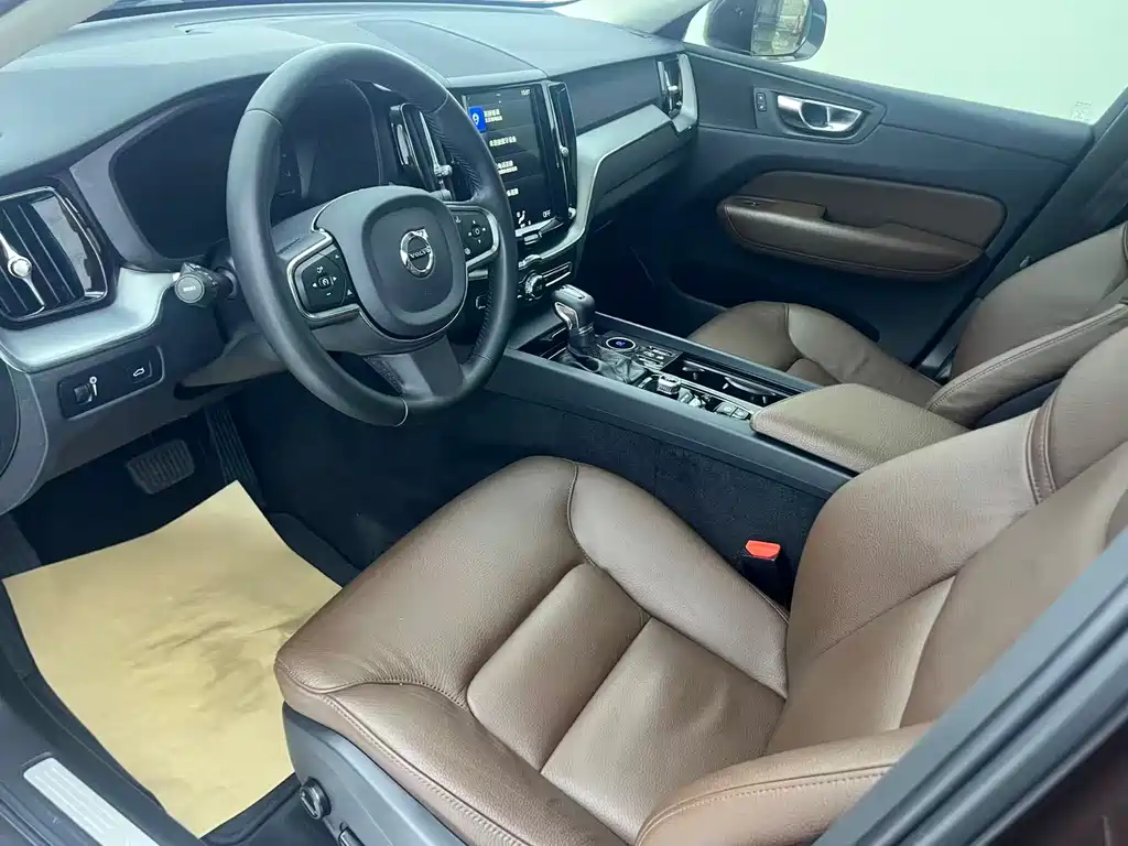 Volvo XC60 2020 — фото 4