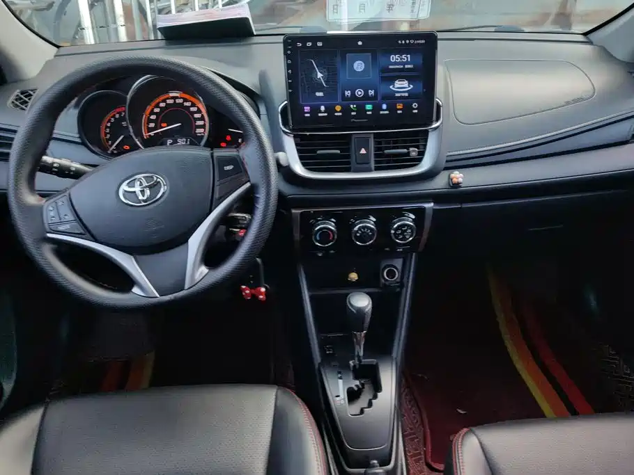 Toyota Yaris L 2022 — фото 12